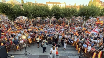 Más de 8.000 alcalaínos se concentran frente al Ayuntamiento en apoyo a Ceuta
