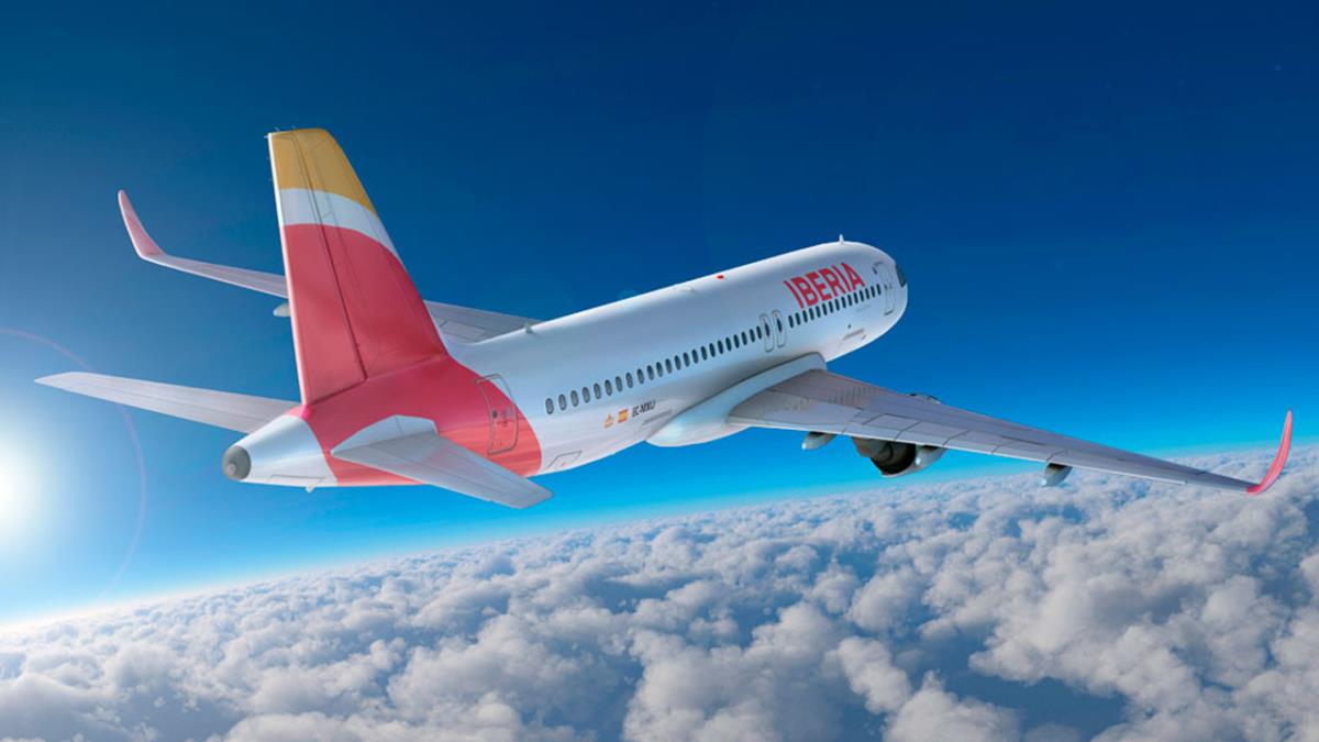 Los TCP de la compañía aérea no secundarán la huelga de sus compañeros de Iberia Express, pero se concentrarán frente a las oficinas centrales  