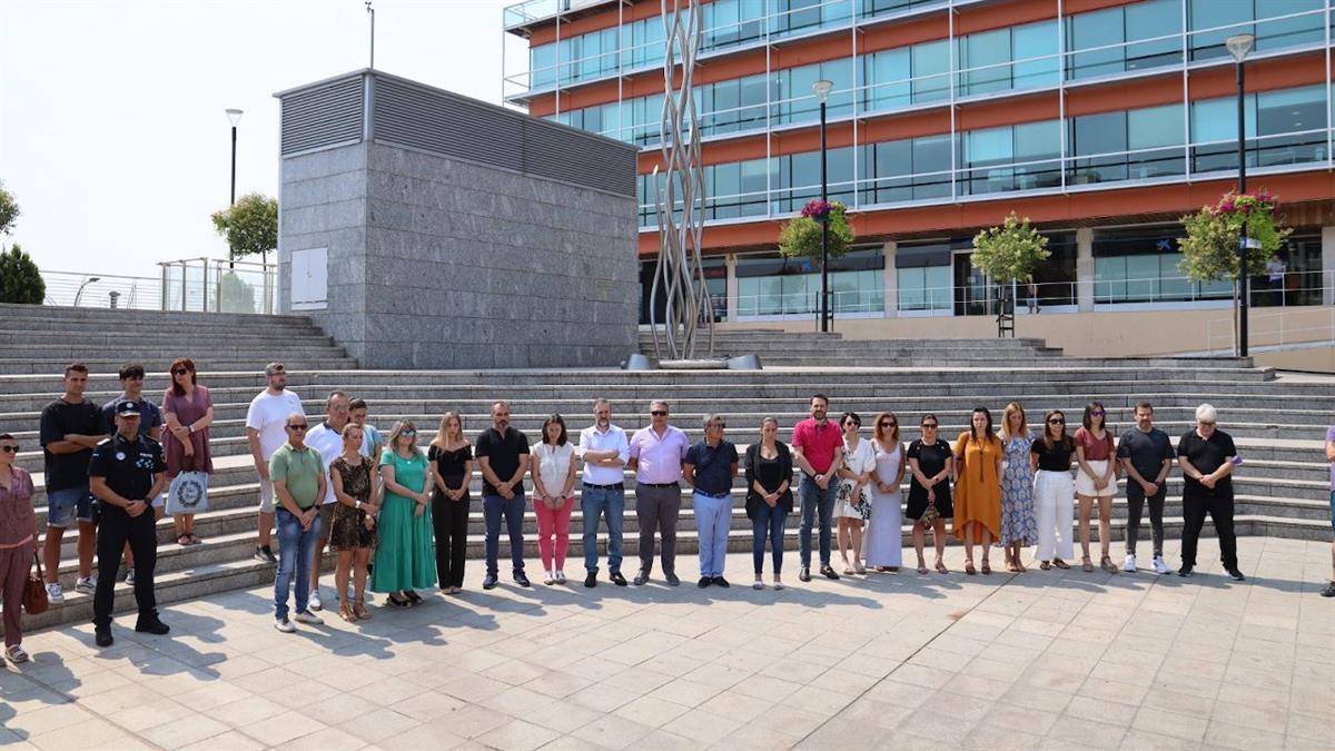 La concentración, convocada por la FEMP, tiene lugar cuando se cumplen 25 años del secuestro y asesinato de Miguel Ángel Blanco