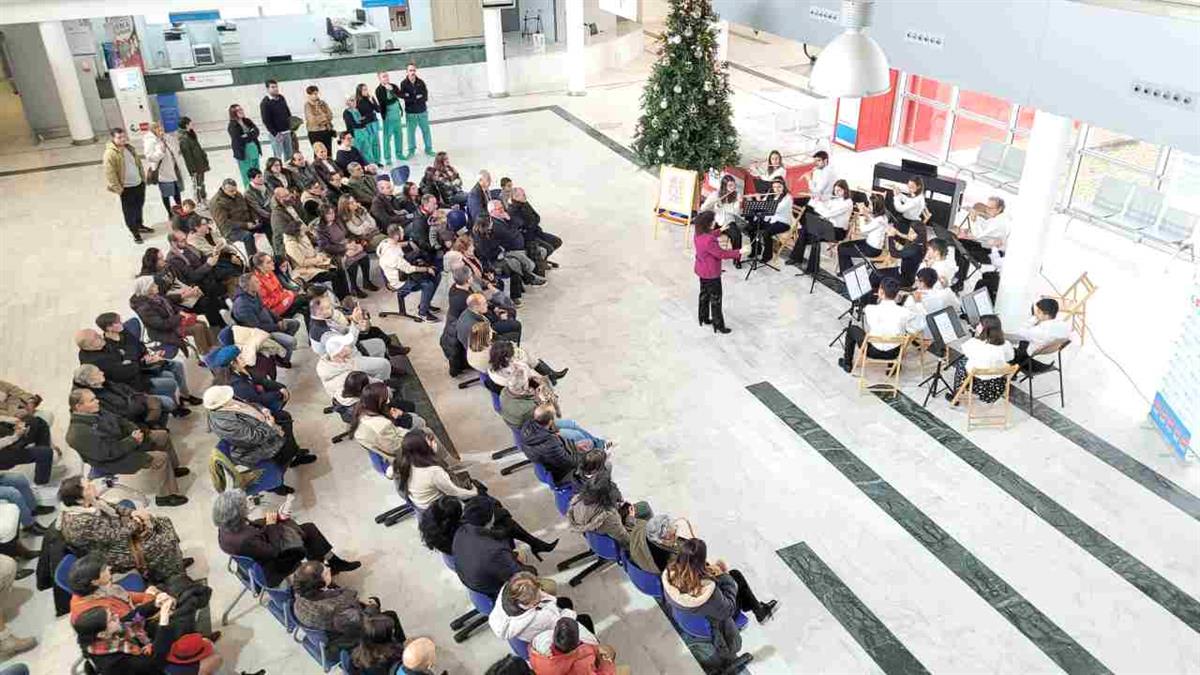 Un recital de saxofón acerca la cultura al entorno sanitario