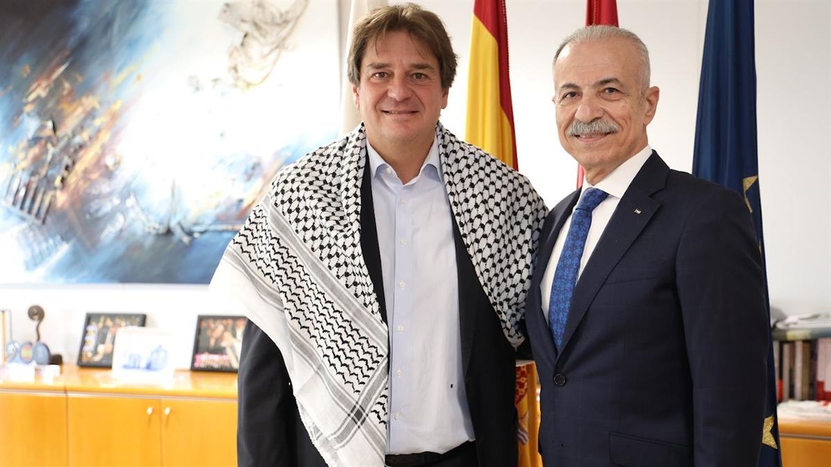 El alcalde, Javier Ayala, ha anunciado la iniciativa tras reunirse con el embajador de Palestina, Husni Adbel Wahed