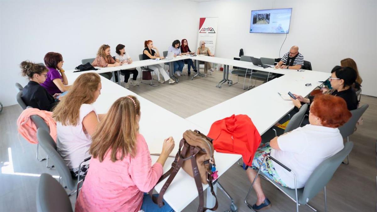 La Asociación de Mujeres Empresarias, en colaboración con el IMEPE, organizan esta concurso para fomentar el comercio local