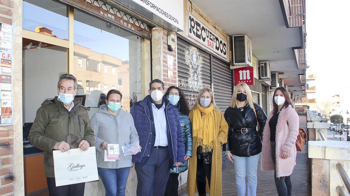 Ayer se hizo entrega de los distintos premios del concurso, donde participaron un total de 19 establecimientos comerciales de la localidad