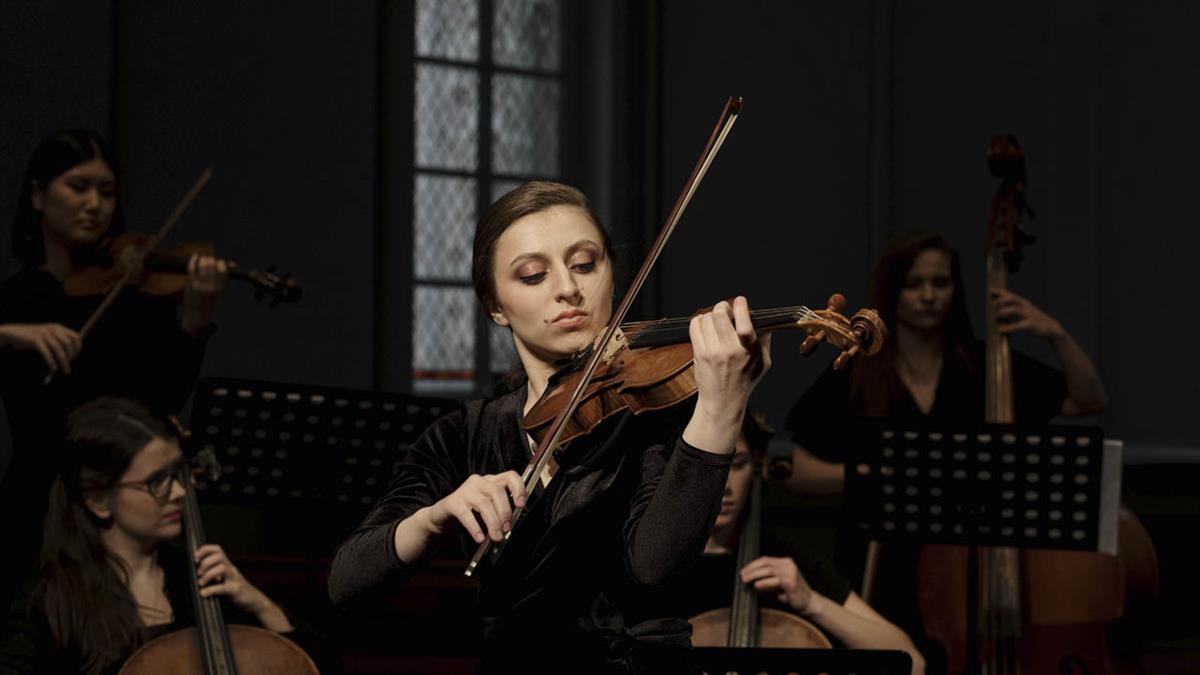Para apoyar a los jóvenes intérpretes en el comienzo de su andadura musical