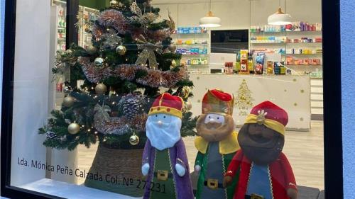 Serranillos enciende la magia con su 7º Concurso de Escaparates Navideños