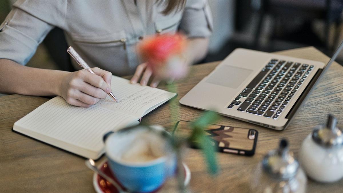 Los participantes deben presentar un escrito de 100 palabras