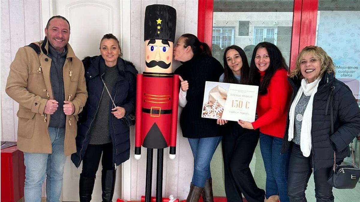 Se entregaron dos reconocimientos a la mejor vivienda y al mejor escaparate