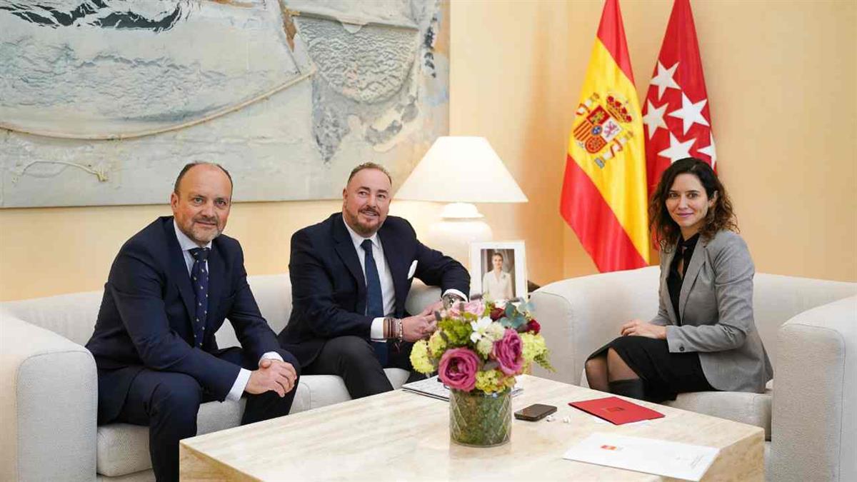 La presidenta se reúne con miembros de la Confederación de Cooperativas de Viviendas de España
