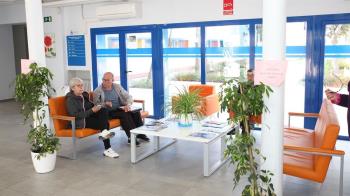 El programa busca acompañar a las personas mayores en su primer contacto con los centros municipales, promoviendo participación, bienestar y envejecimiento activo.