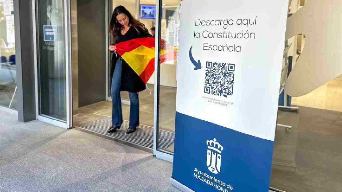 El Ayuntamiento rinde homenaje a la Carta Magna en su 47º aniversario