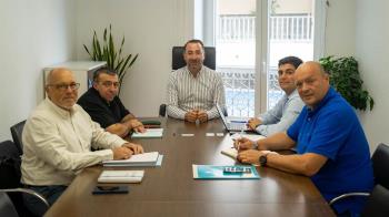 Carlos Blázquez se reúne con la empresa responsable para movilizar trámites