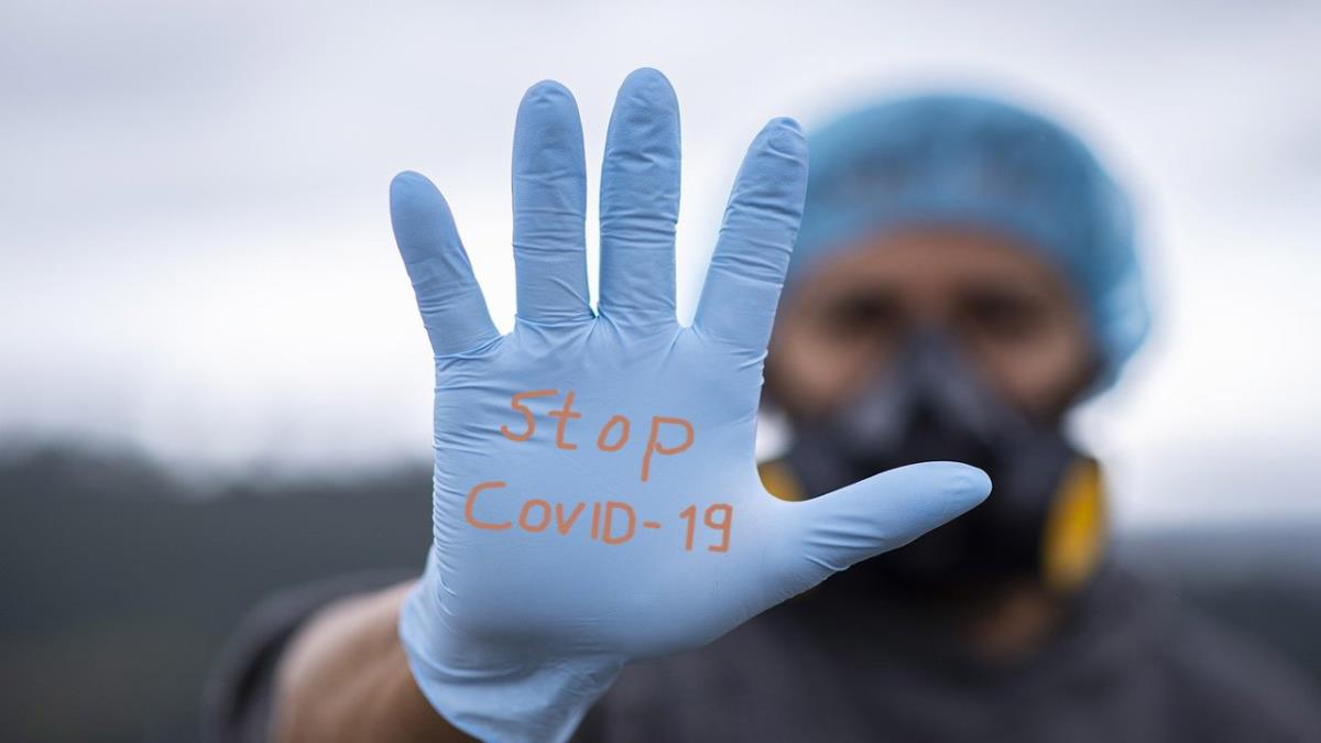 Parece que la curva se doblega y bajan los casos positivos con respecto a la semana pasada