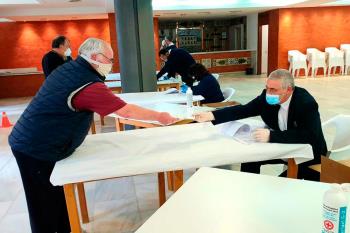 Los menores de 80 años pueden recogerlas en el Centro Cívico, mientras que para los mayores se reparten a domicilio