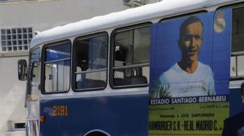 A partir de septiembre habrá una exposición histórica y solidaria con 12 autobuses vinilados con carteles antiguos 