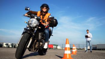 Se ha buscado un espacio en nuestro municipio para que los vecinos puedan realizar las prácticas de motocicleta para la obtención del permiso de conducción
