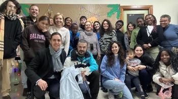 Mediante medios municipales y privados el objetivo es potenciar su integración social mediante la acogida por parte de otros familiares