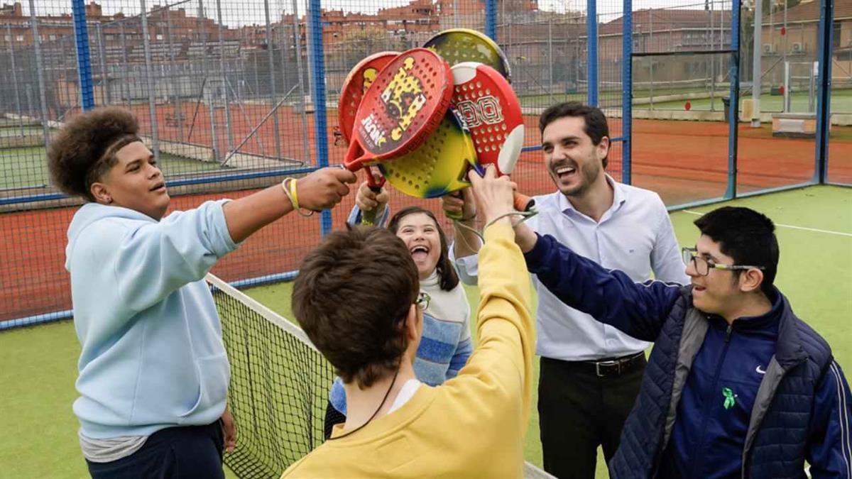 El ayuntamiento renueva sus escuelas deportivas adaptadas de pádel y tenis