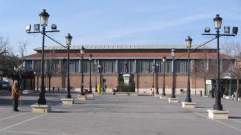 La Delegación de Cultura ofrece a la gente atrevida un escenario en las galerías del Mercado de Abastos