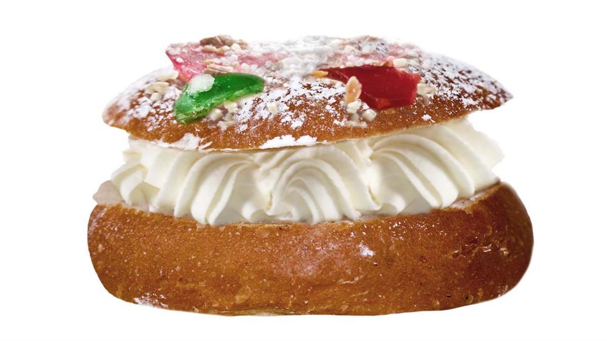 Se trata de un bollo que emula al tradicional Roscón de Reyes, reinterpretando su receta