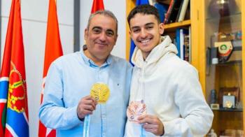 El karateca también logró el bronce por equipos  