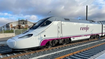 Un incendio cercano a la vía ha provocado la paralización de los trenes hasta nuevo aviso