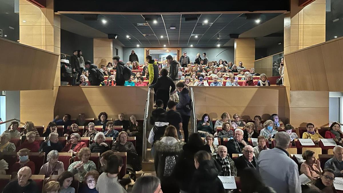 En la actividad, han participado usuarios de centros de mayores y del espacio de igualdad del distrito