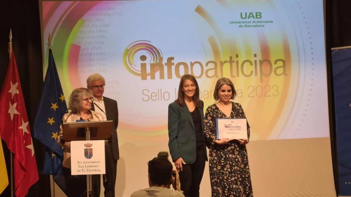 Elena Lebrato, lo ha recogido, en nombre del Ayuntamiento de Coslada