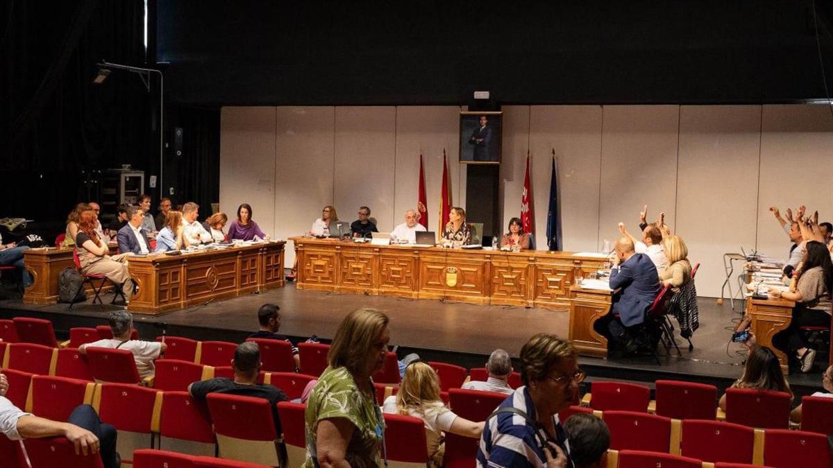 La diferencia de posturas entre los ediles de la formación pone en jaque al partido municipalista