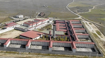 La plantilla de la localidad "cansada" de la gestión del Director del Centro Penitenciario 