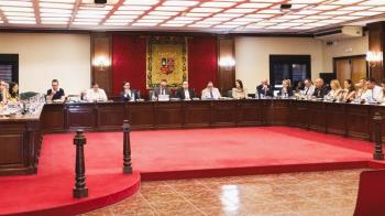 Los socialistas consideran que "recortan" en igualdad, cooperación y atención a mayores y no invierten en salud mental