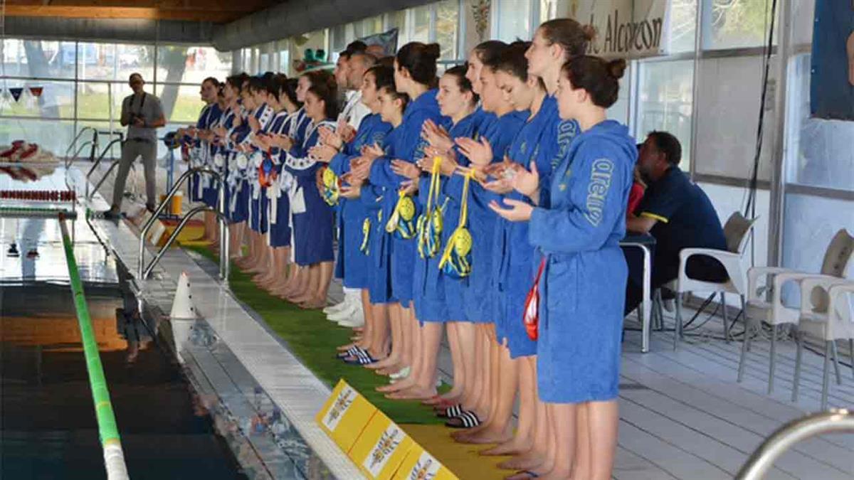 SIMLGA Real Canoe de waterpolo femenino vencieron por 8 a 14 al C. de Alcorcón