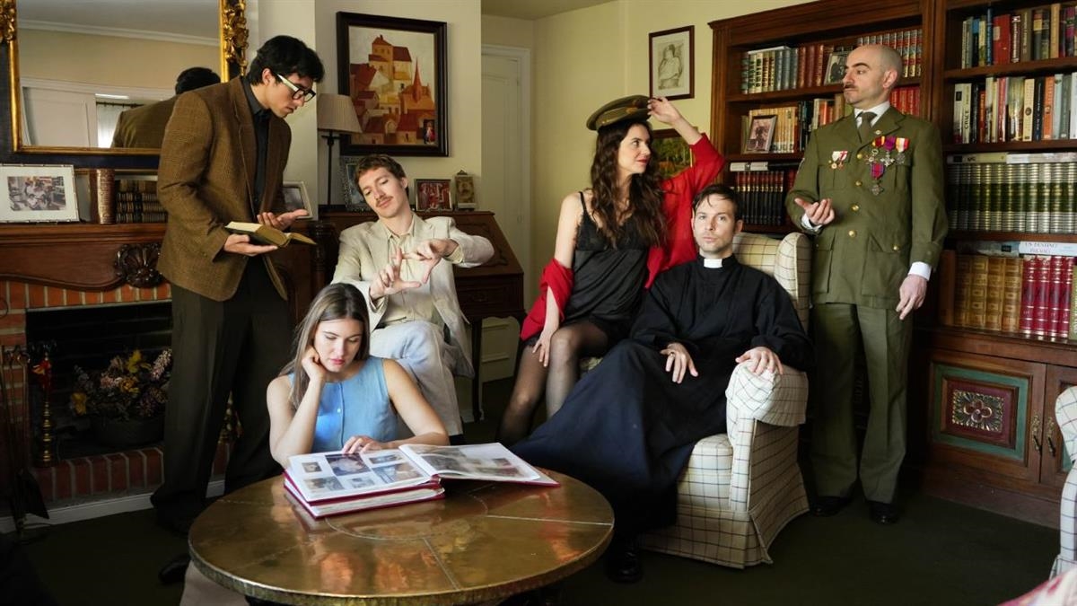 La dramaturgia está construida a partir de sus escritos, recuerdos y legado personal