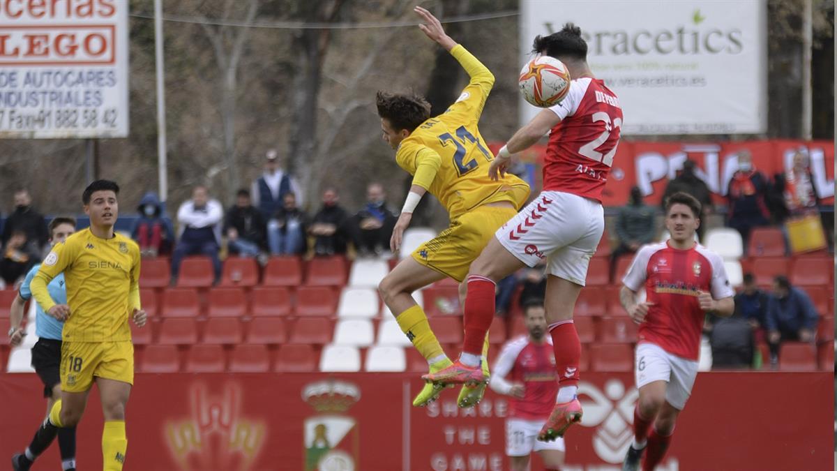 "La RSD Alcalá tira de casta y se aferra al playoff"