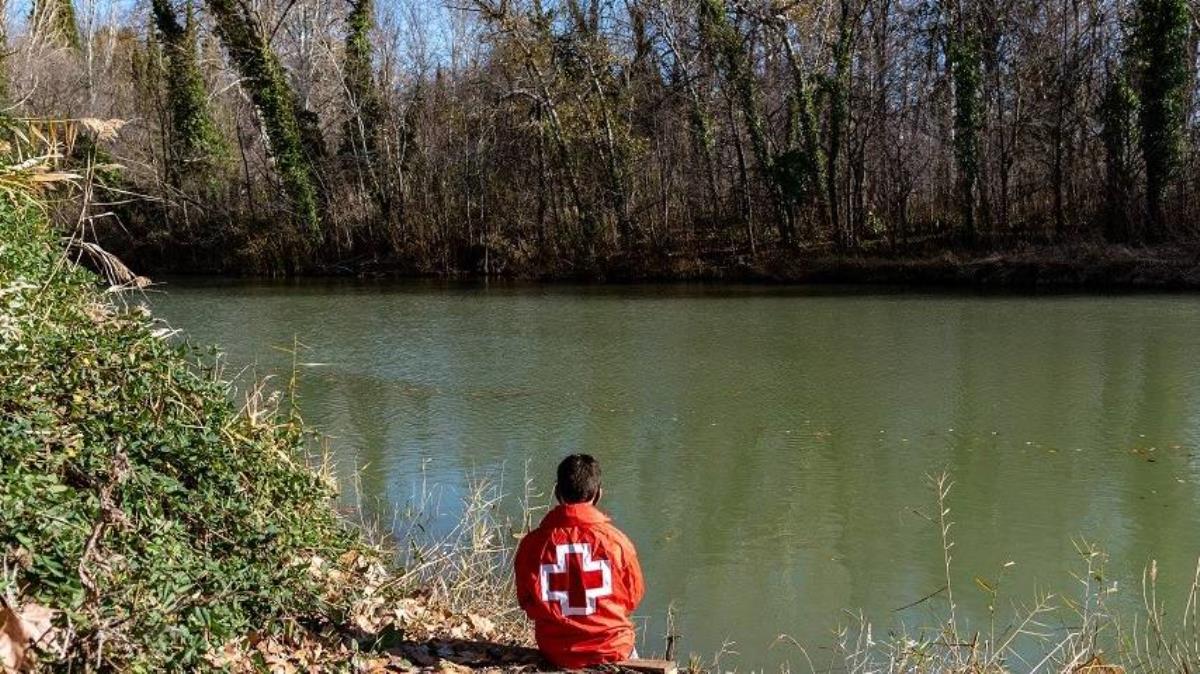 Desde las diferentes sedes de Cruz Roja en la
Comunidad de Madrid se realizan actividades físicas al aire libre y en un entorno social, para prevenir y mejorar el estado de ánimo de las personas