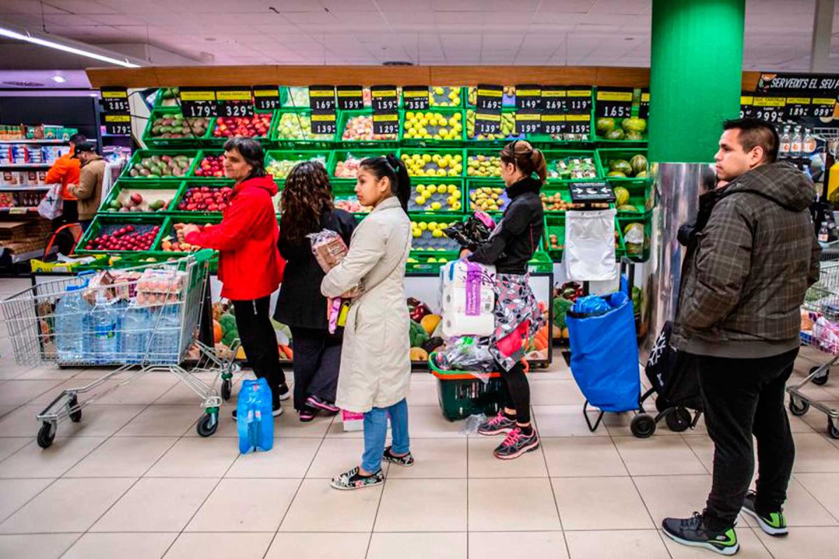 La obligatoriedad de su uso en vía pública y espacios cerrados se ha formalizado este miércoles