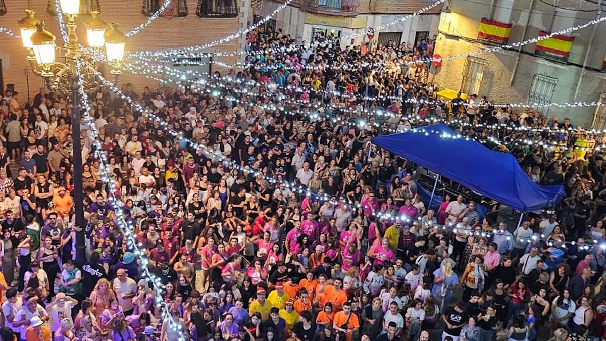 Los contratos menores publicados por la alcaldía incluyen iluminación, festejos taurinos, orquestas o fuegos artificiales