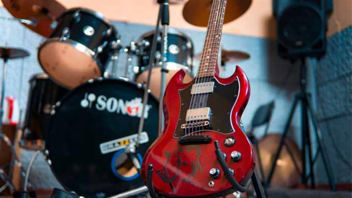 El programa incluye tutorías personalizadas, clases maestras y grabaciones profesionales 