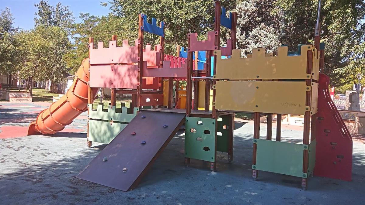 Durante estas semanas se están realizando trabajos de mantenimiento en el parque de Doña Julia y se anuncia la creación de nuevas áreas en distintos puntos de Cubas