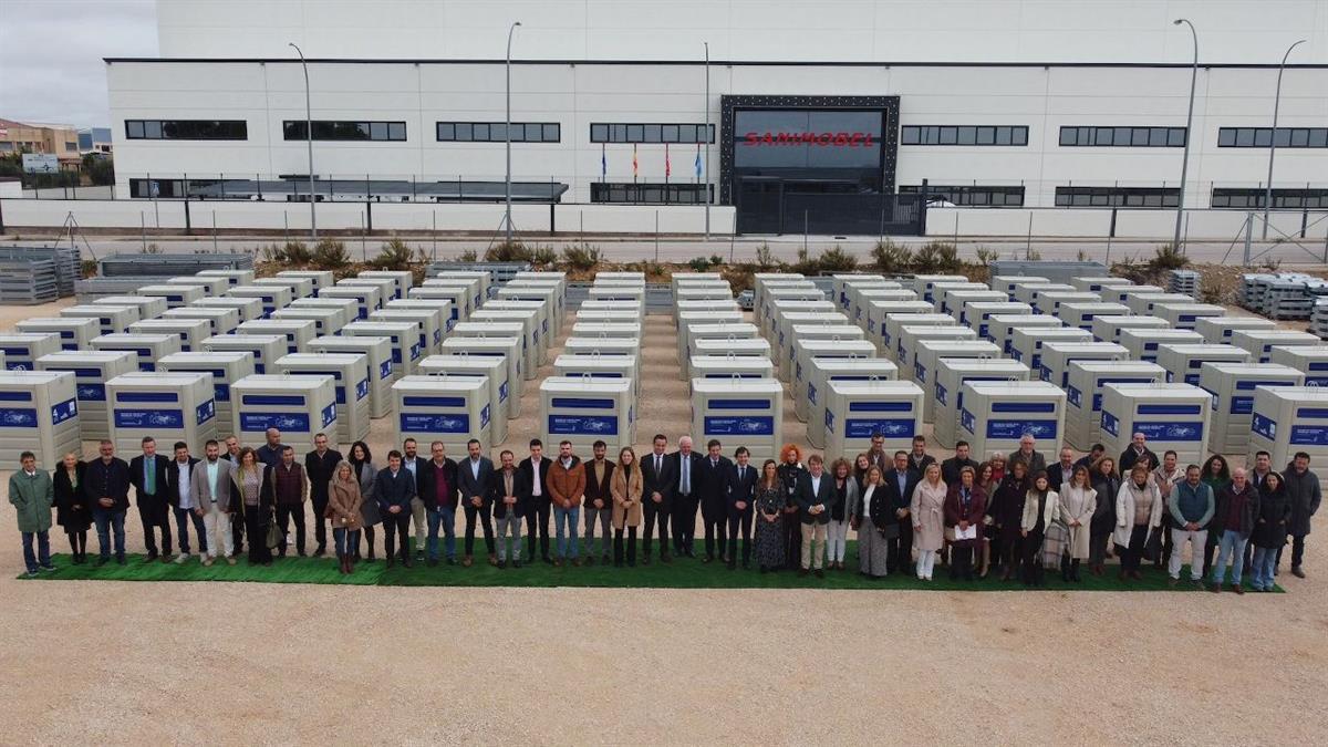 El concejal Carlos Román Millán asistió al acto de entrega simbólico de nuevos contenedores para municipios de menos de 50.000 habitantes