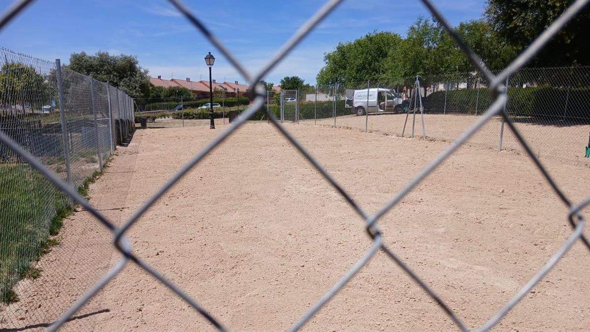 Se han realizado trabajos de mantenimiento en varios espacios para mejorar su higiene, drenaje y conservación.