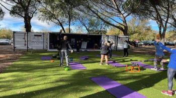 El primer gimnasio portátil de Madrid se ha instalado en el entorno del lago con clases gratuitas durante todo el mes de noviembre 