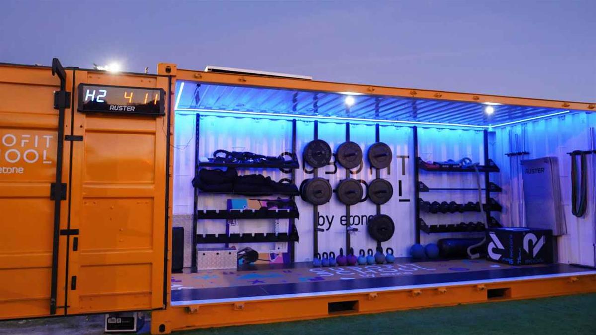 Se trata de un gimnasio portátil y al aire libre que dispone de material deportivo