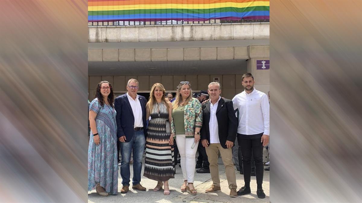 La ex alcaldesa del PSOE muestra el arqueo de la decena de cuentas bancarias del consistorio