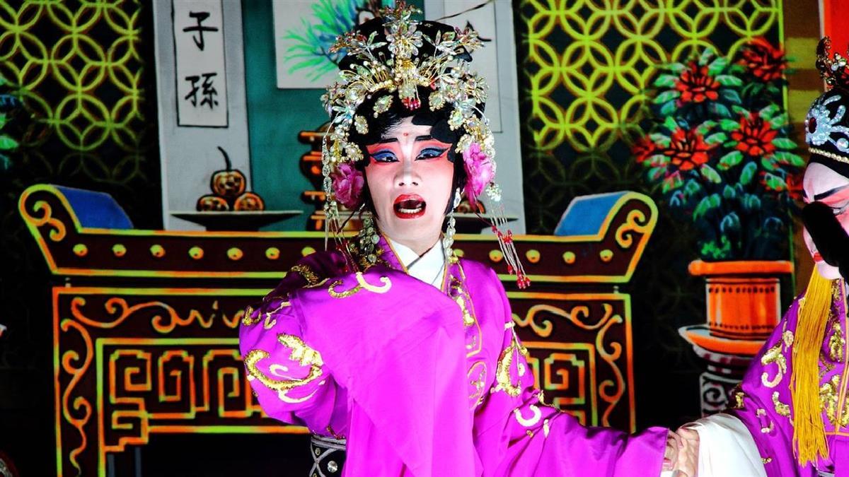 Una puesta en escena cargada de poesía, movimiento y simbolismo sobre una antigua leyenda oriental