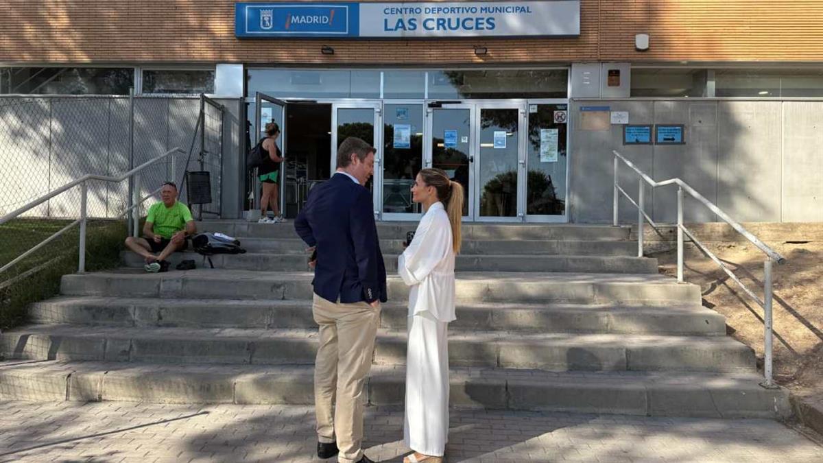 Sonia Cea ha visitado  a los alumnos que participan en las actividades del Centro Deportivo Municipal Las Cruces