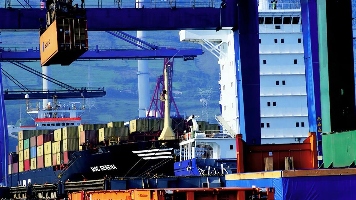 Los datos de comercio declarado de Aduanas reflejan que de enero a noviembre las exportaciones de mercancías crecieron un 0,6%,