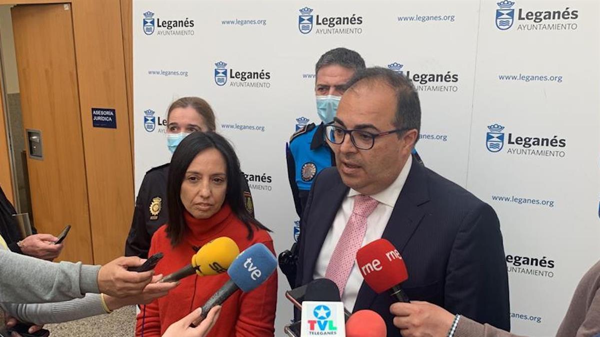 La delegada del Gobierno, Mercedes González, ha presentado en la Junta Local de Seguridad los datos de criminalidad del municipio.