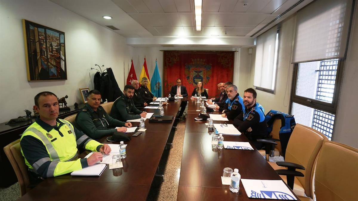 El alcalde, Santiago Llorente, se muestra “moderadamente satisfecho con la evolución positiva de los delitos” y llama a “seguir mejorando la seguridad”. 