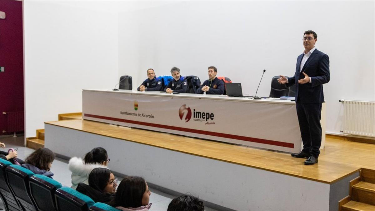 El municipio baja de los 7.000 desempleados y consigue el mejor dato en al menos dos décadas, con un total de 6.983 personas en paro