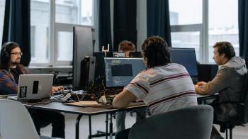 La región lidera la creación de puestos de trabajo, concentra el 21,5% del empleo generado en el último año y reduce el paro a mínimos desde 2008